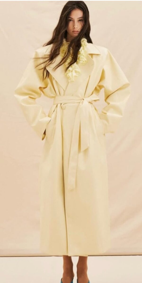 Płaszcz /Trencz w pięknym pastelowym odcieniu żółtego