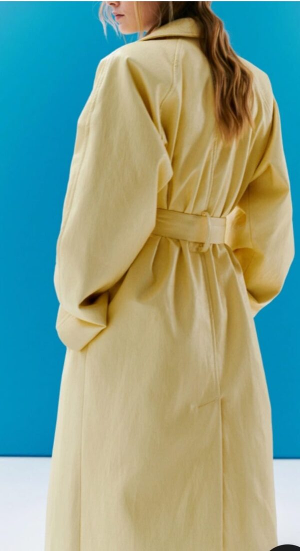 Płaszcz /Trencz w pięknym pastelowym odcieniu żółtego