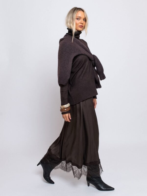 Spódnica satynowa maxi zakończona koronką czekoladowa