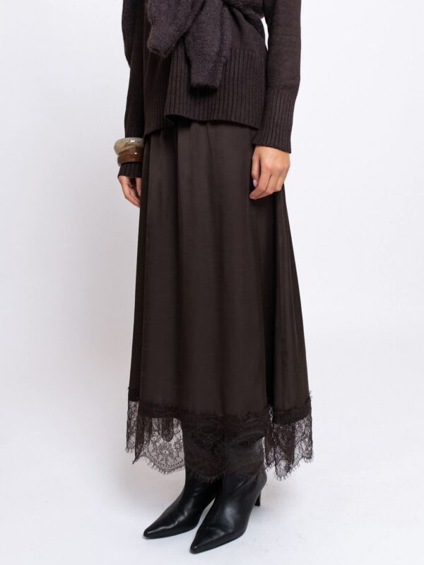 Spódnica satynowa maxi zakończona koronką czekoladowa