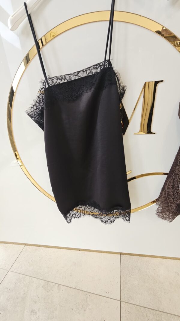 Satynowy top  koronką