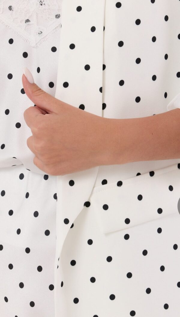 Damska marynarka w grochy-biała