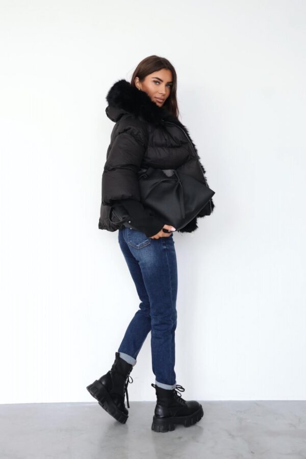 Puchowa kurtka z odpinanym futerkiem